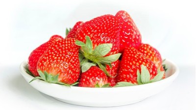 草莓十月管理要點：壯苗關(guān)鍵時期，扣棚、覆蓋地膜要做好!